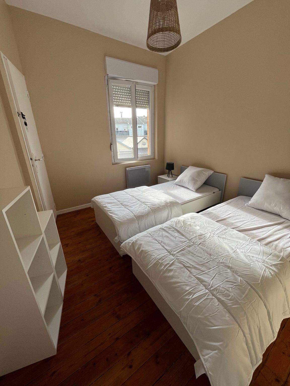 Deuxième chambre meublée de la colocation